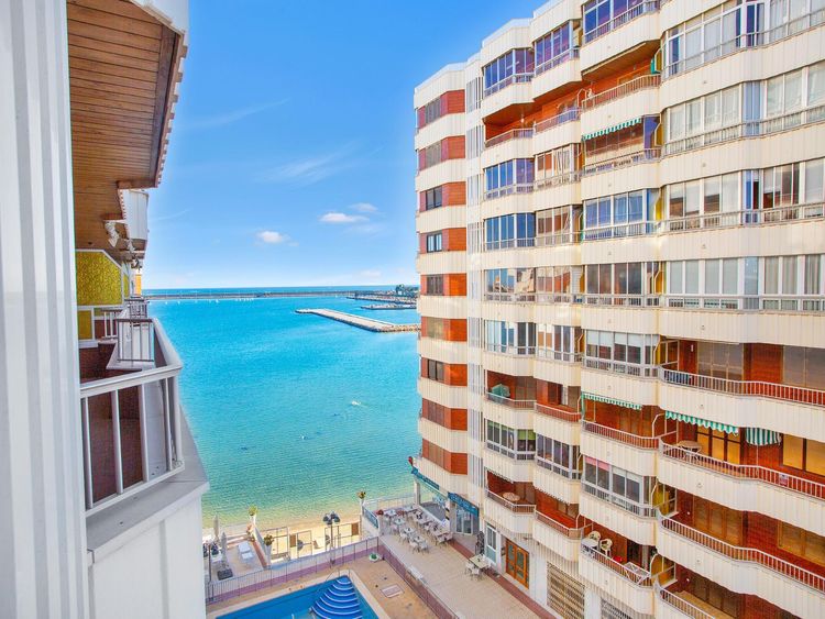 Rohový apartmán s výhledy na moře v Torrevieja (Centro))